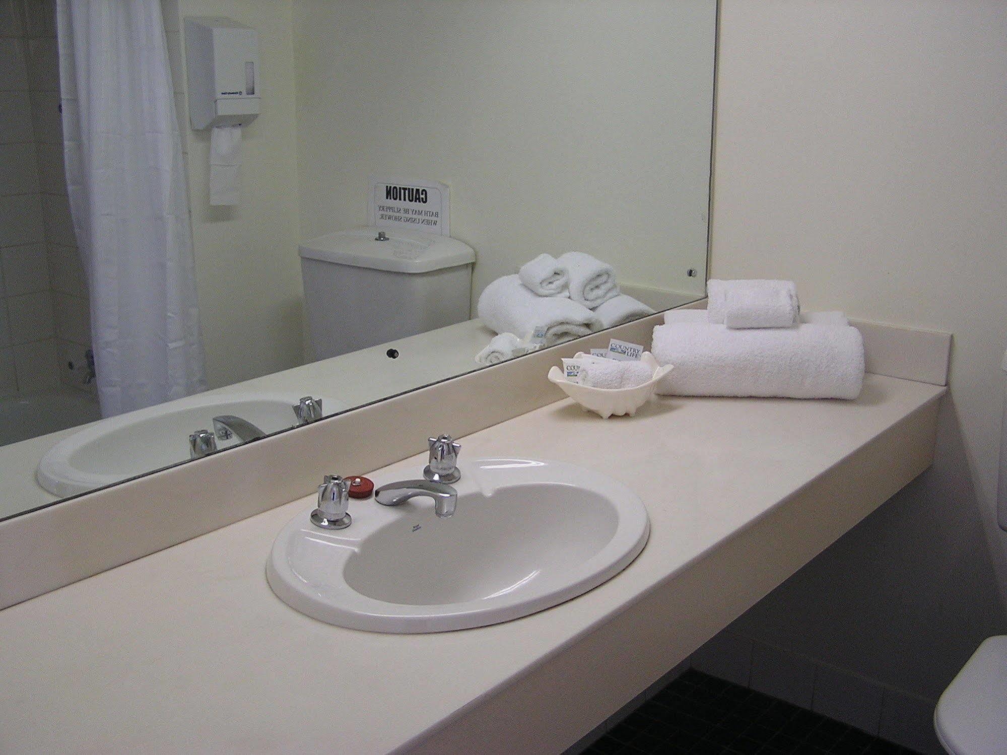 Econo Lodge Dockside Glenelg แอดิเลด ภายนอก รูปภาพ